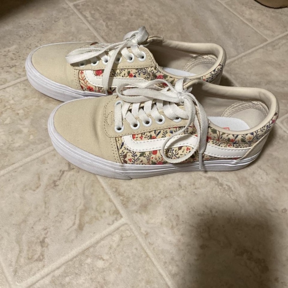 Vans Floral Canvas Sneakers Women’s 5